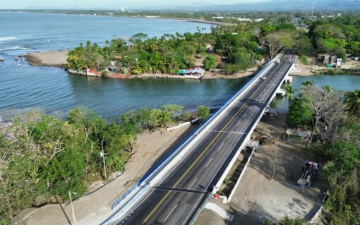 Inauguración del puente sobre el río Barranca